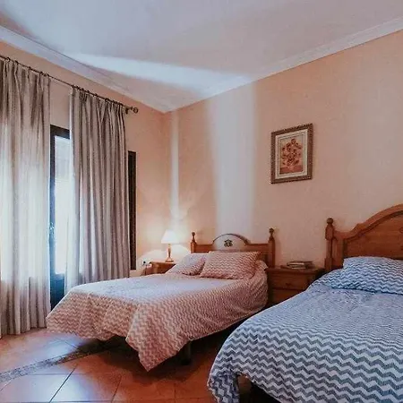 Con Jacuzzi, Sauna, Barbacoa Y Barra Holiday home Cabeza la Vaca